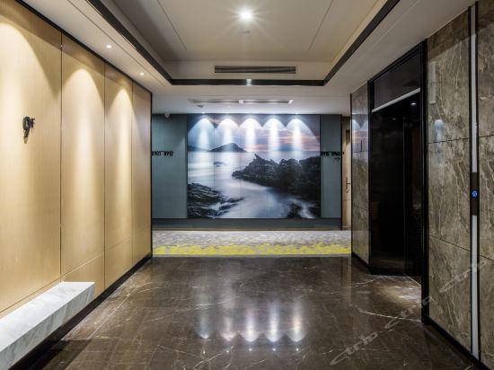 Shenzhen Bantian Huaweizhongcheng Atour Hotel Kültér fotó